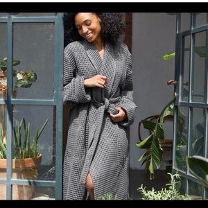 Barely worn Brooklinen waffle knit robe. Size L but runs small.